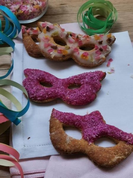 ricetta dei biscotti di carnevale a mascherina