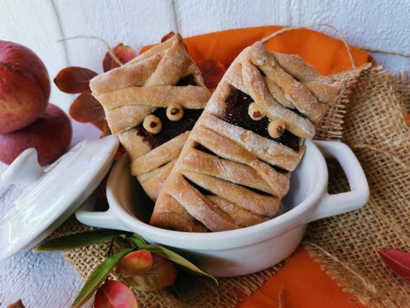 biscotti mostruosi: piccole mummie di halloween