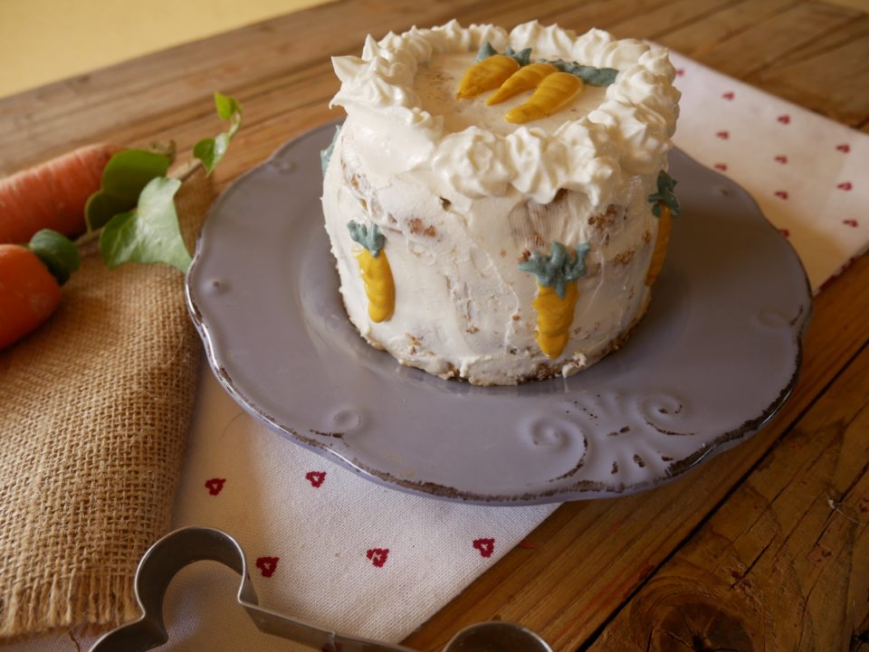 carrot cake o torta di carote per cani - decorazione laterale