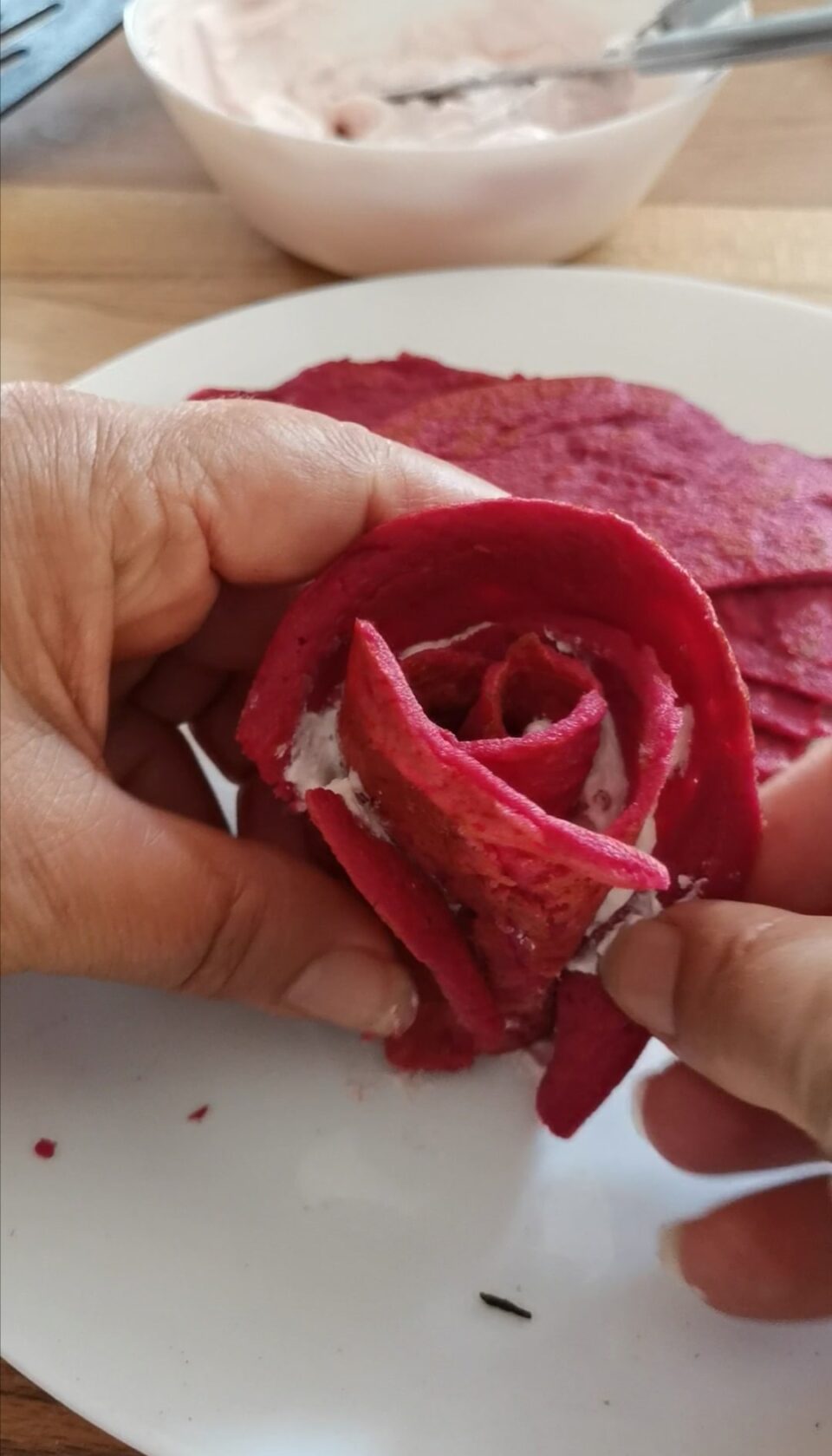 torta di crepes - ecco come montare la rosa 